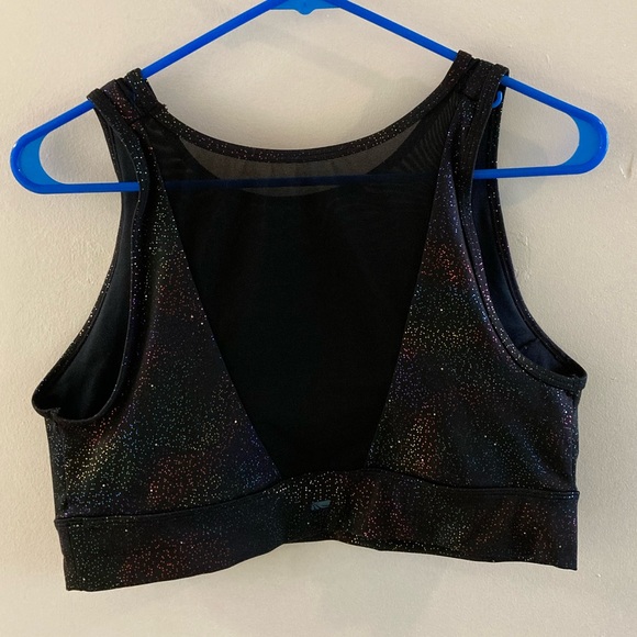 @poshizmynizz New ⭐️ Sports Bra w. Mesh Detailing - Picture 7 of 7